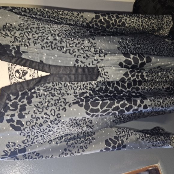 Daniel Rainn Womans V Neck Blouse Size M - Picture 2 of 14